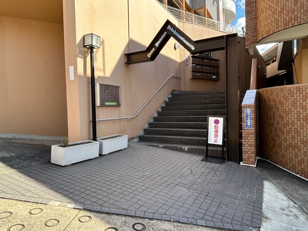 【ライオンズマンション横浜南太田】エントランス