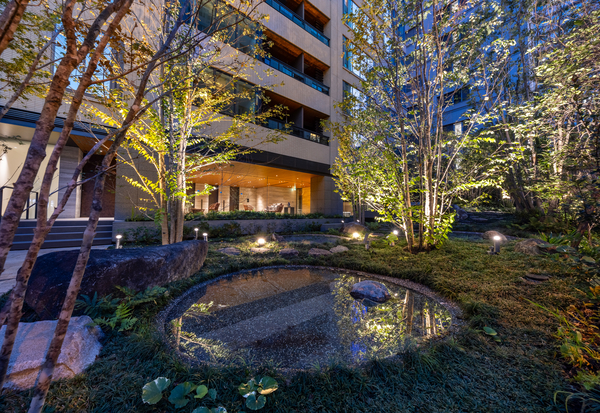 【パークコートザ・三番町ハウス】西側外構夜景