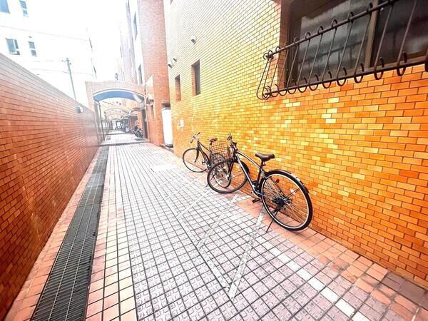 （駐輪場）