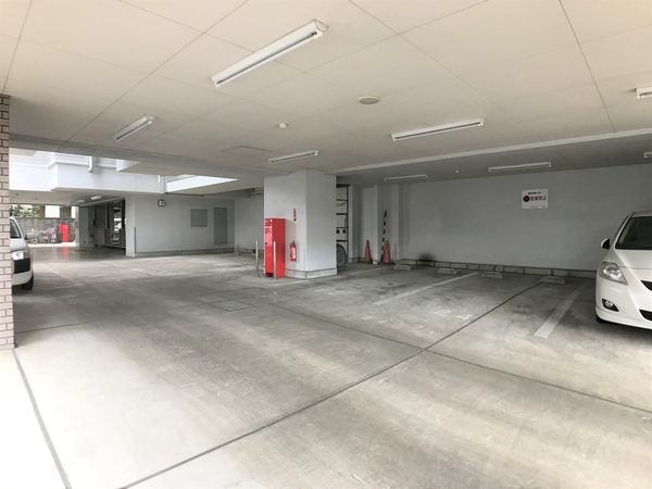 【五橋シティハウス】駐車場