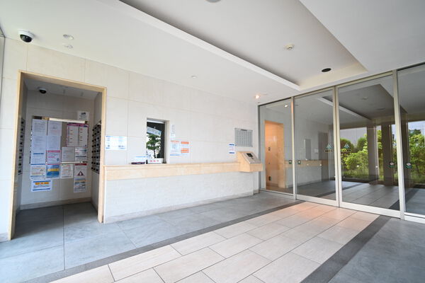 【アルファスマート老松町】エントランス 【アルファスマート老松町】エントランス