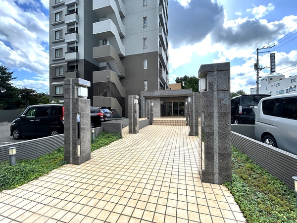 【クリーンリバーフィネス西町桜公園】アプローチ