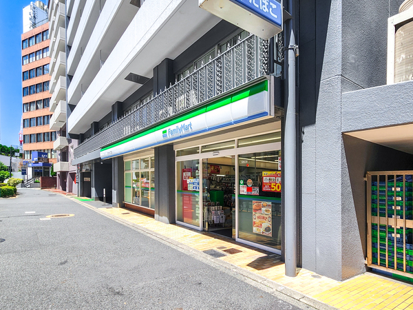 ファミリーマート代々木一丁目店まで約37m(徒歩1分)