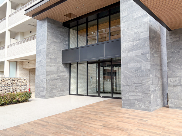 【レ・ジェイド高槻古曽部】エントランス 【レ・ジェイド高槻古曽部】エントランス