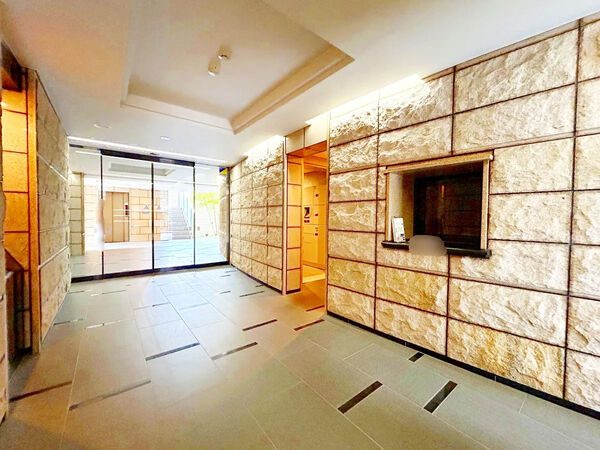 【コスモ浦和領家センターコート】エントランス1