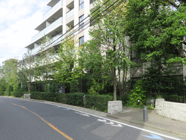 【プラウド千歳烏山アベニュー】エントランス