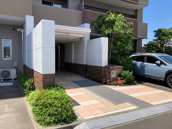 【プラウド河原町】エントランスアプローチ
