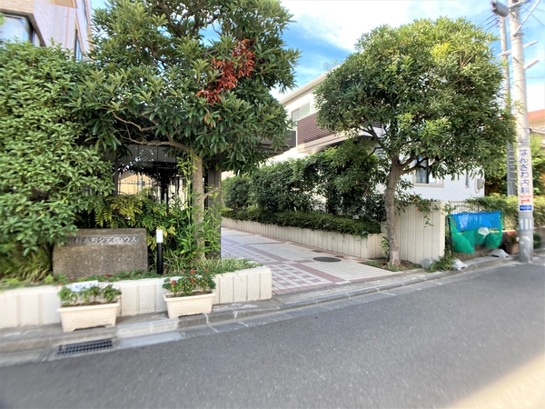 【南材木町シティハウス】エントランスアプローチ