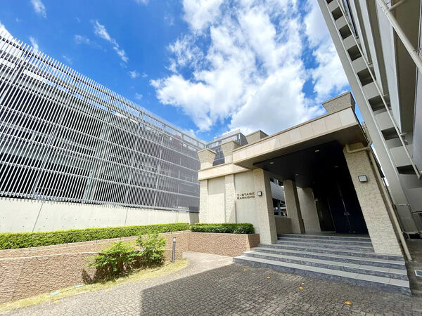 【Tステージ河合町】エントランス