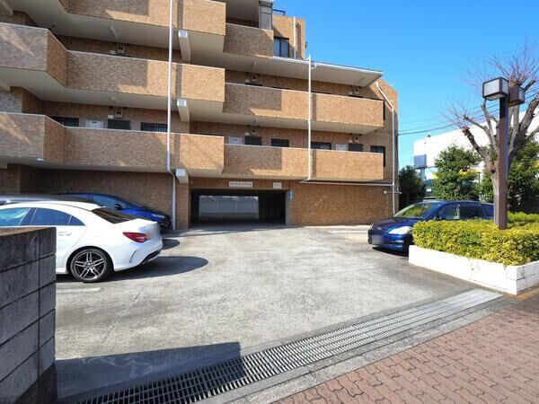 【ライオンズマンション大宮第3】駐車場 【ライオンズマンション大宮第3】駐車場