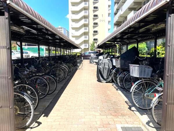 【小松川グリーンハイツ】１号棟　共用部分（駐輪場）