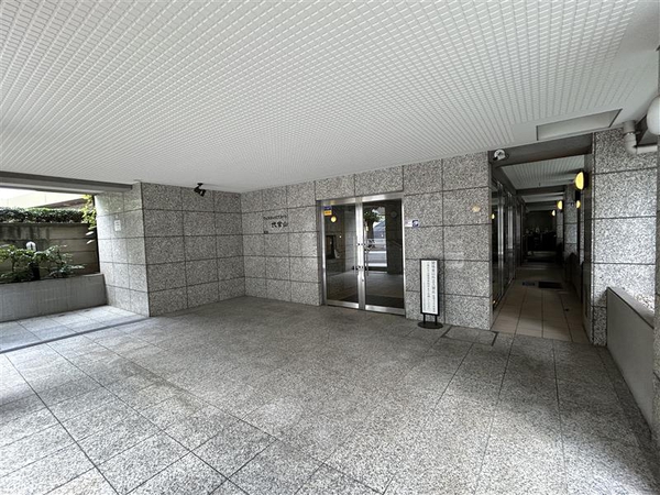 【ウィスティリアコート代官山】エントランス