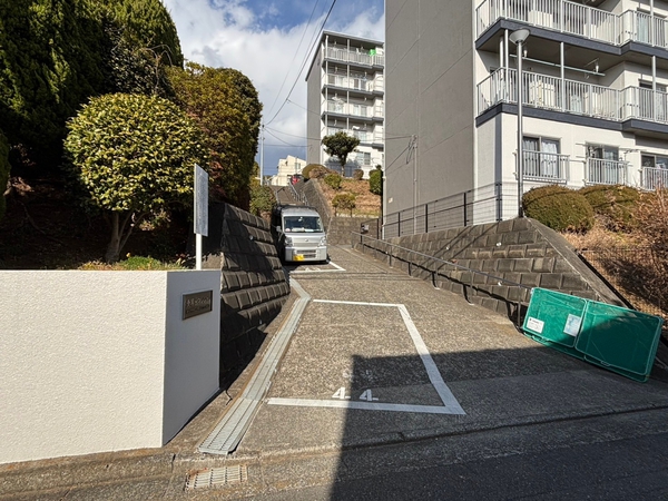 【青葉台マンションA棟】エントランス 【青葉台マンションA棟】エントランス