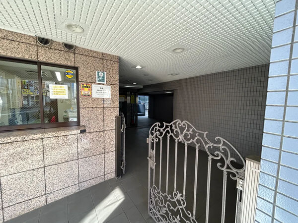 【セザール上井草】エントランス