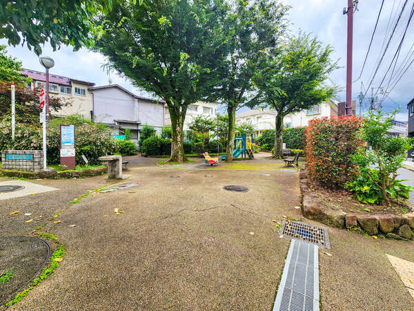 世田谷区立すみれ公園まで約350m(徒歩5分) 世田谷区立すみれ公園まで約350m(徒歩5分)