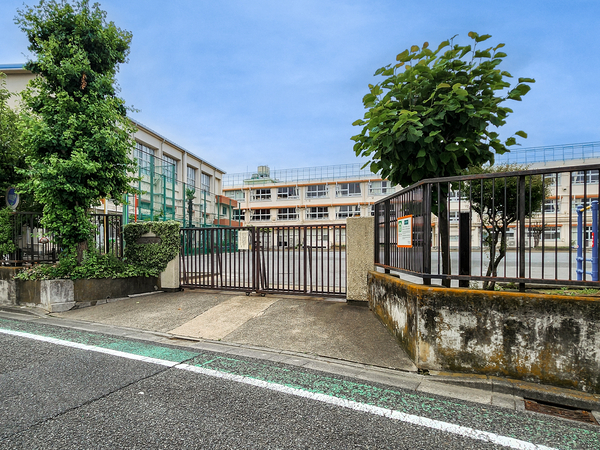 山崎小学校まで約550m(徒歩7分) 山崎小学校まで約550m(徒歩7分)