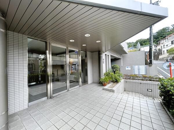 【牛田ロジュマン不動院】＜エントランス＞