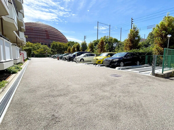 【ポートピアプラザ】駐車場