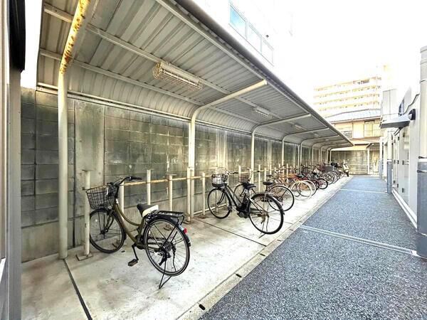 （駐輪場）