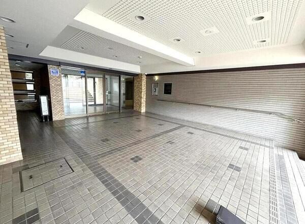 【ライオンズマンション川名山】エントランス 【ライオンズマンション川名山】エントランス