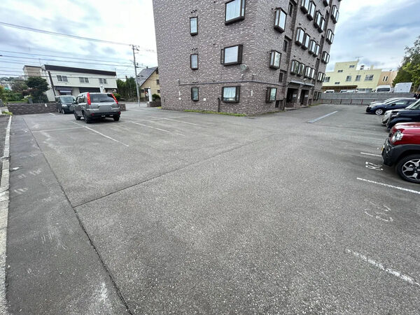 【サンウィング清田】駐車場