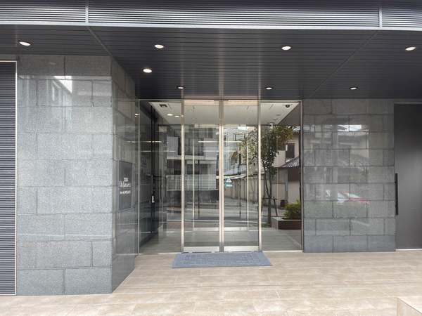 【ジ・アーバネックス神戸山本通】エントランス