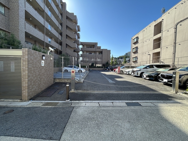 【サーパス一社】駐車場 【サーパス一社】駐車場