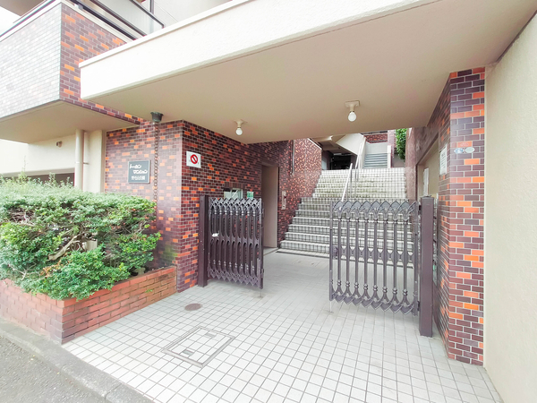 【トーカンマンション野毛山公園】エントランス