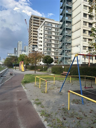 中央区立勝どき見晴らし公園で約210m（徒歩3分）。