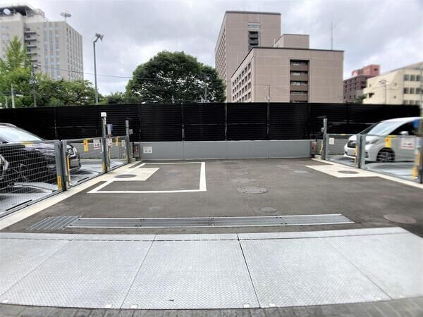 【プラウド本町ディアージュ】駐車場