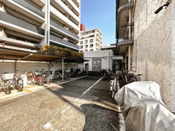 【秀和綾瀬レジデンス】駐輪場