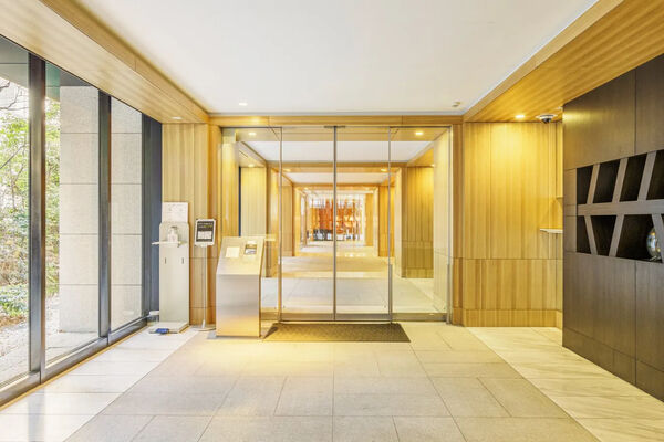 【パークホームズ南麻布ザレジデンス】エントランス1