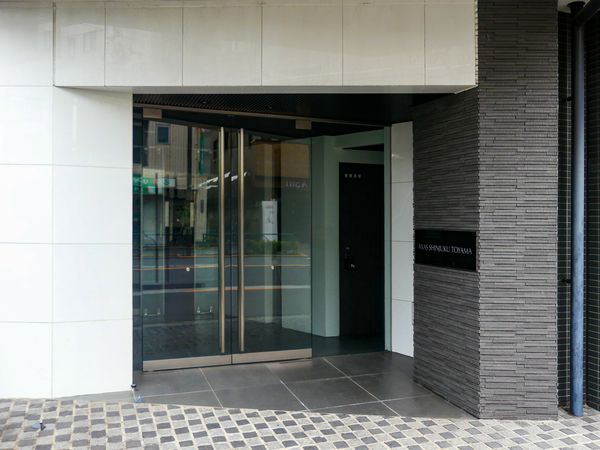 【アクサス新宿戸山】エントランス