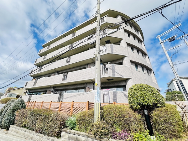 【プラネ吹田山手町アーバンビュー】外観