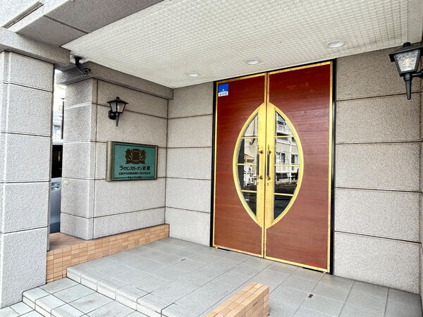 【ライオンズガーデン祇園】エントランス 【ライオンズガーデン祇園】エントランス