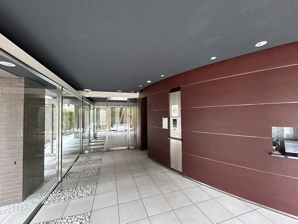 【D’レスティア大宮上小町】エントランス 【D’レスティア大宮上小町】エントランス