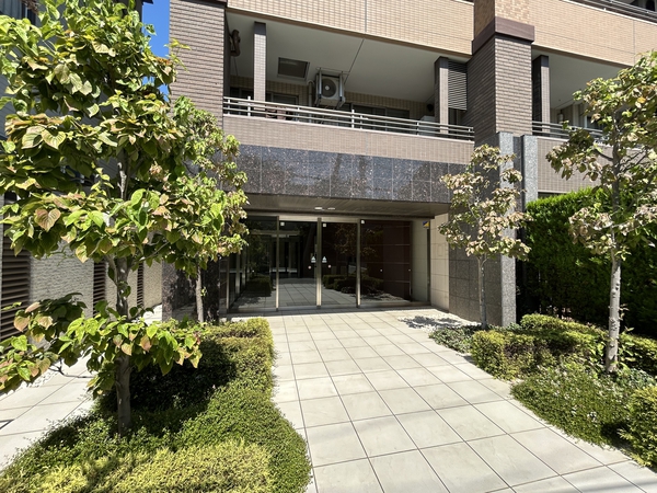 【D’レスティア大宮上小町】エントランス 【D’レスティア大宮上小町】エントランス