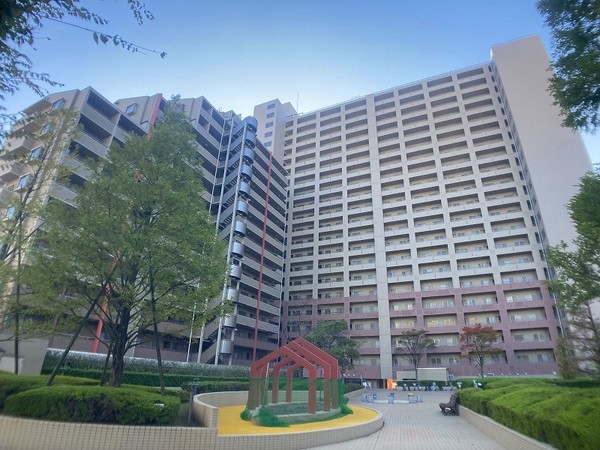 【イーストパークス大島セントラルスクエア】イーストパークス大島セントラルスクエア　セントラルプラザ（中庭）から撮影