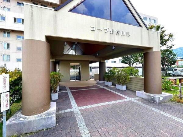 【コープ野村山鼻】エントランス２