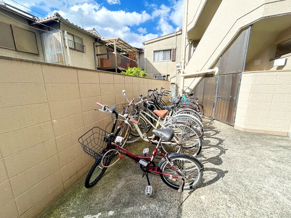 【洋伸帝塚山マンション】共用部分(駐輪場) 【洋伸帝塚山マンション】共用部分(駐輪場)