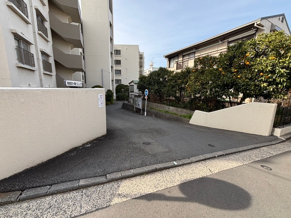 【東急西市ケ尾ドエリングA棟】エントランス