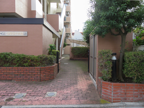 【ダイホープラザ千歳烏山B】エントランス