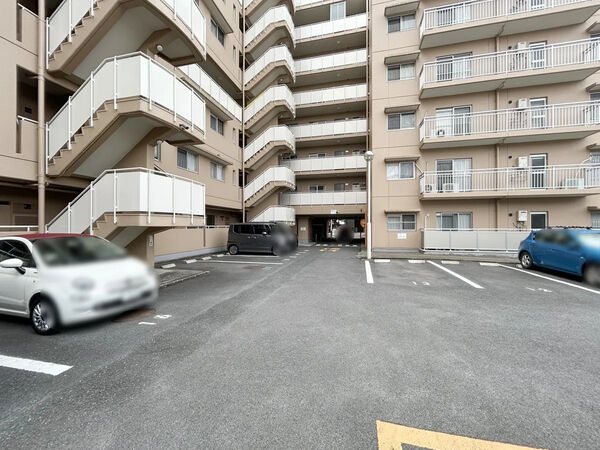 【グリーンコーポ江戸川親水公園】共用部分（駐車場）