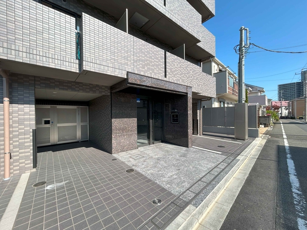 【ルーブル聖蹟桜ヶ丘】エントランス 【ルーブル聖蹟桜ヶ丘】エントランス