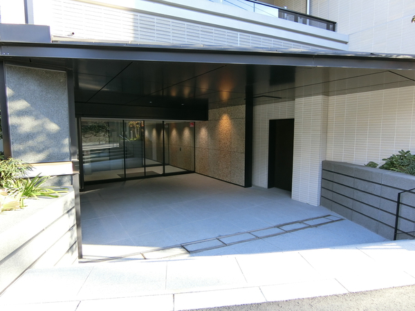 【クレヴィア三軒茶屋】エントランス 【クレヴィア三軒茶屋】エントランス