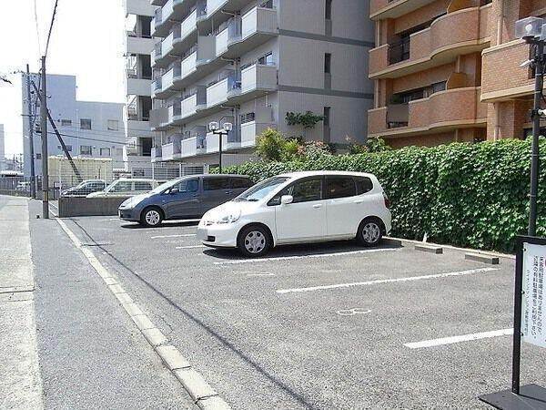 【ライオンズマンション倉敷】駐車場