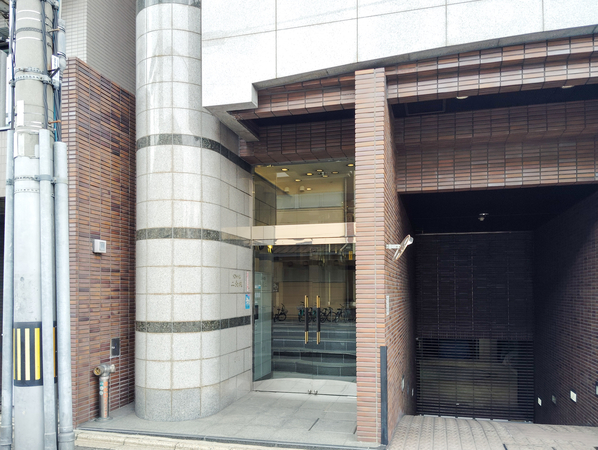 【メロディーハイム二条城】エントランス