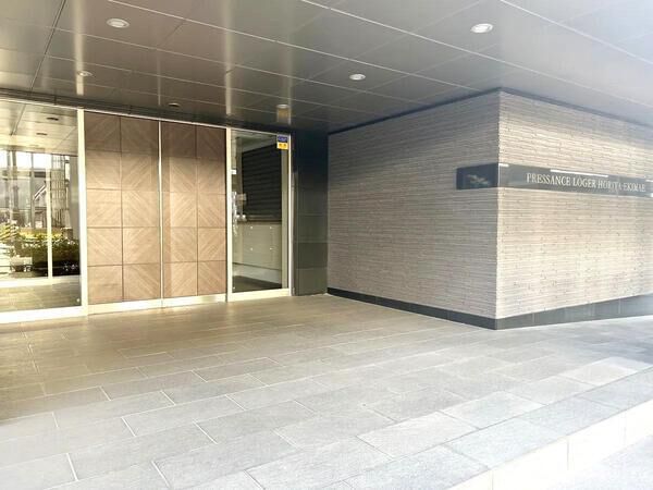 【プレサンスロジェ堀田駅前】エントランス2 【プレサンスロジェ堀田駅前】エントランス2