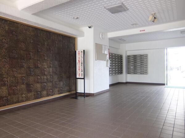 【梅島ビューハイツ】エントランス内 【梅島ビューハイツ】エントランス内