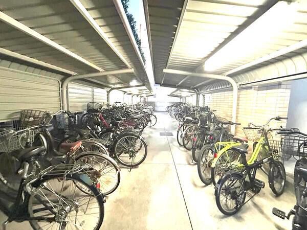 （駐輪場）